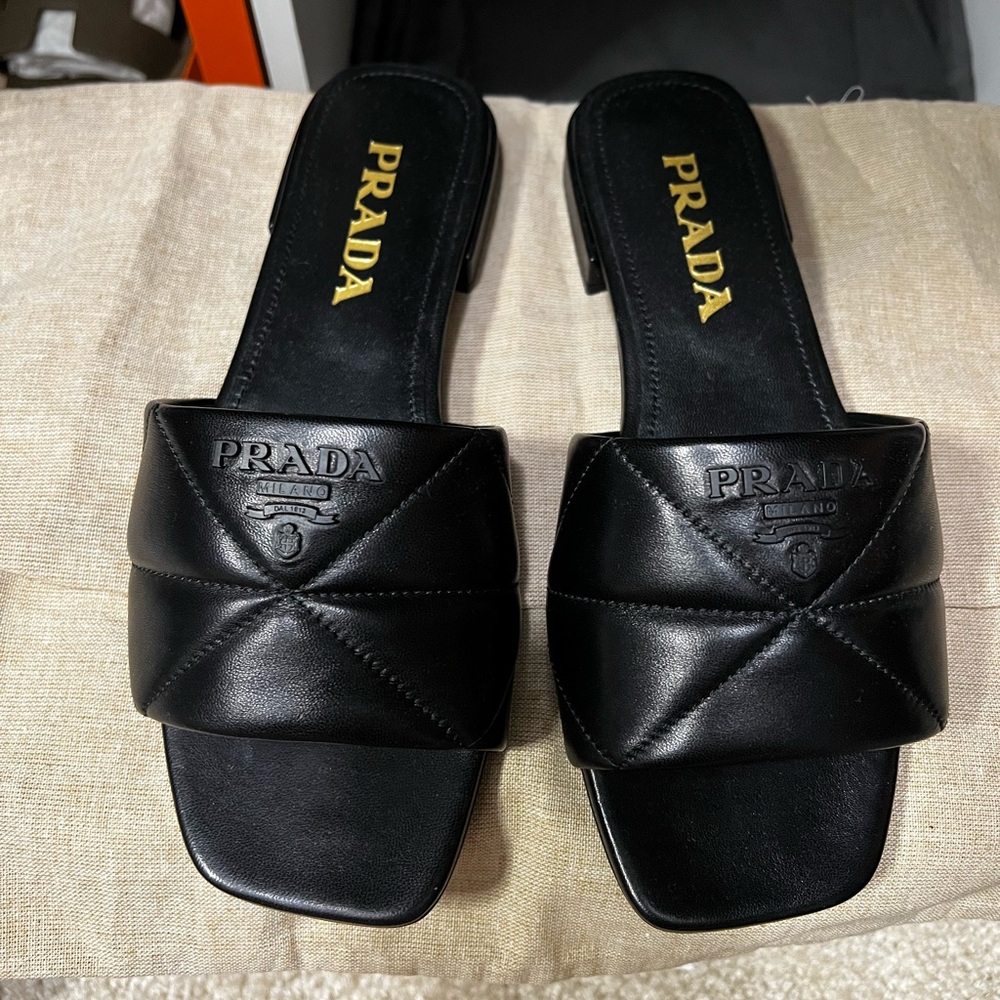 Authentic Prada quilted lambskin nappa leather flat sandals mules black 6.5 SOLD